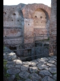 03362 ostia - regio i - insula iii - caseggiato dei molini (i,iii,1) - raum 18 - blick ri raum 17 - li ecke.jpg